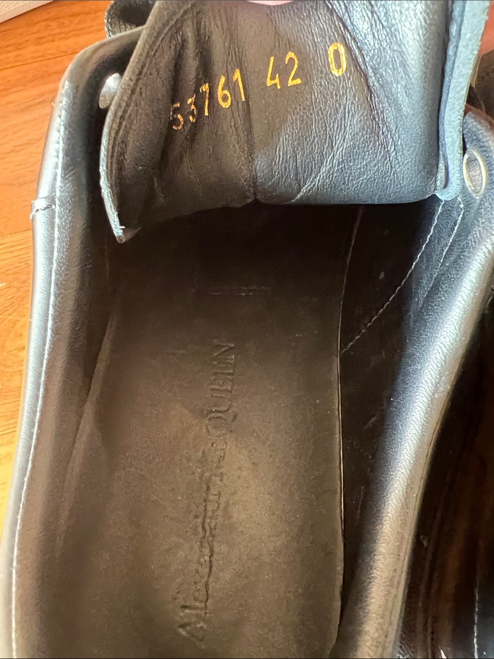 Alexander McQueen Black Leather Low-Top Platform Sneakers with Gold Logo - Picture 4 of 4